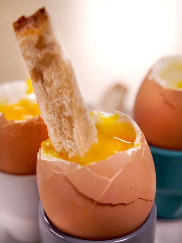 Œufs à la coque et mouillettes maison